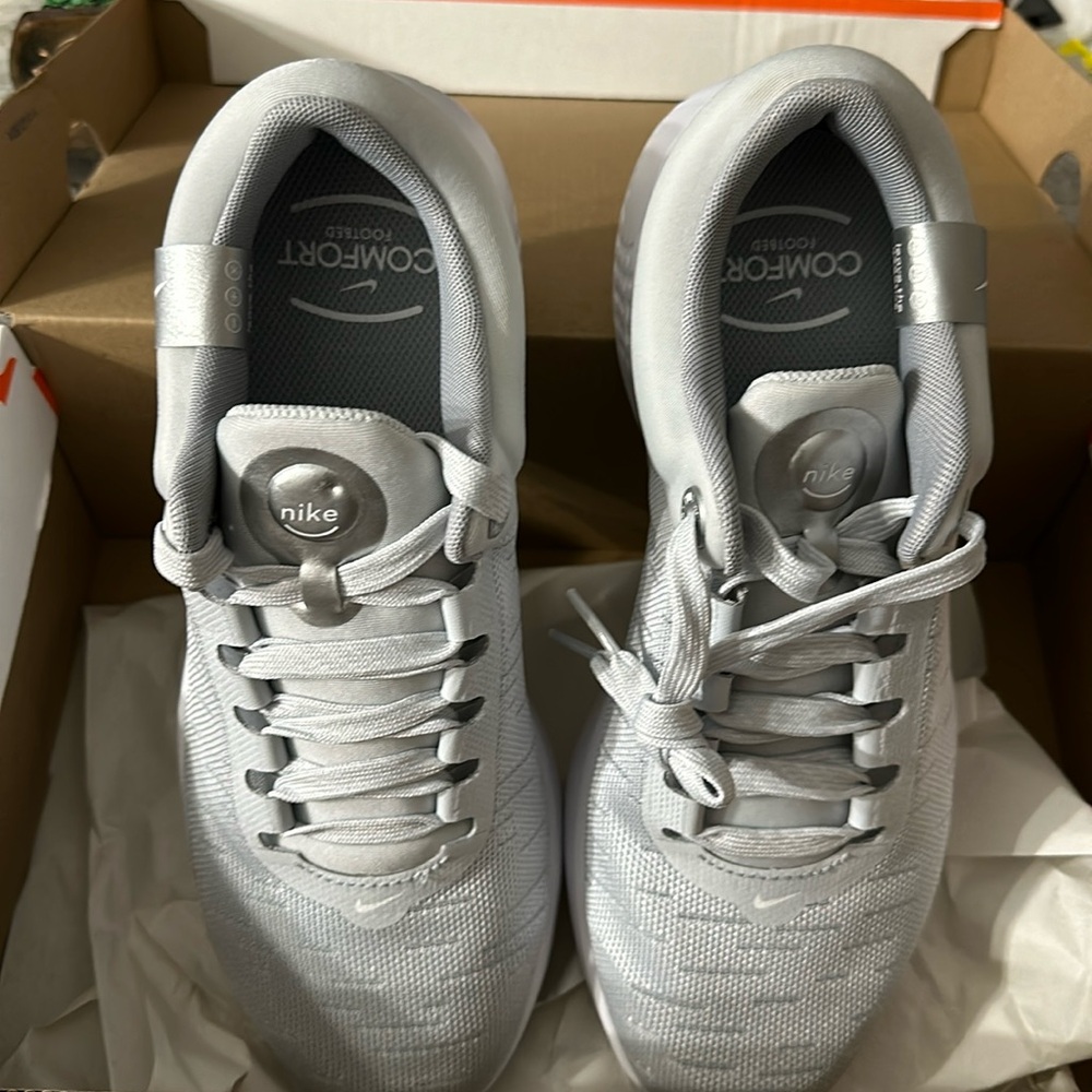 NIB Nike Renew Serenity Run size 8.5